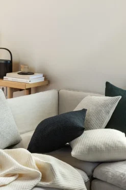 Røros Tweed Vega kudde, 50 x 50 cm, mörkgrön