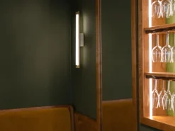 Örsjö Moon vägglampa, stor, borstad mässing