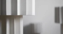 Örsjö Plissé White Edition bordslampa