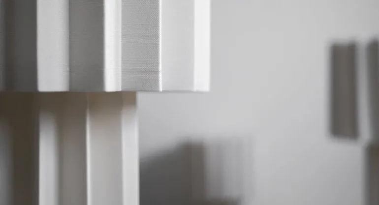 Örsjö Plissé White Edition bordslampa