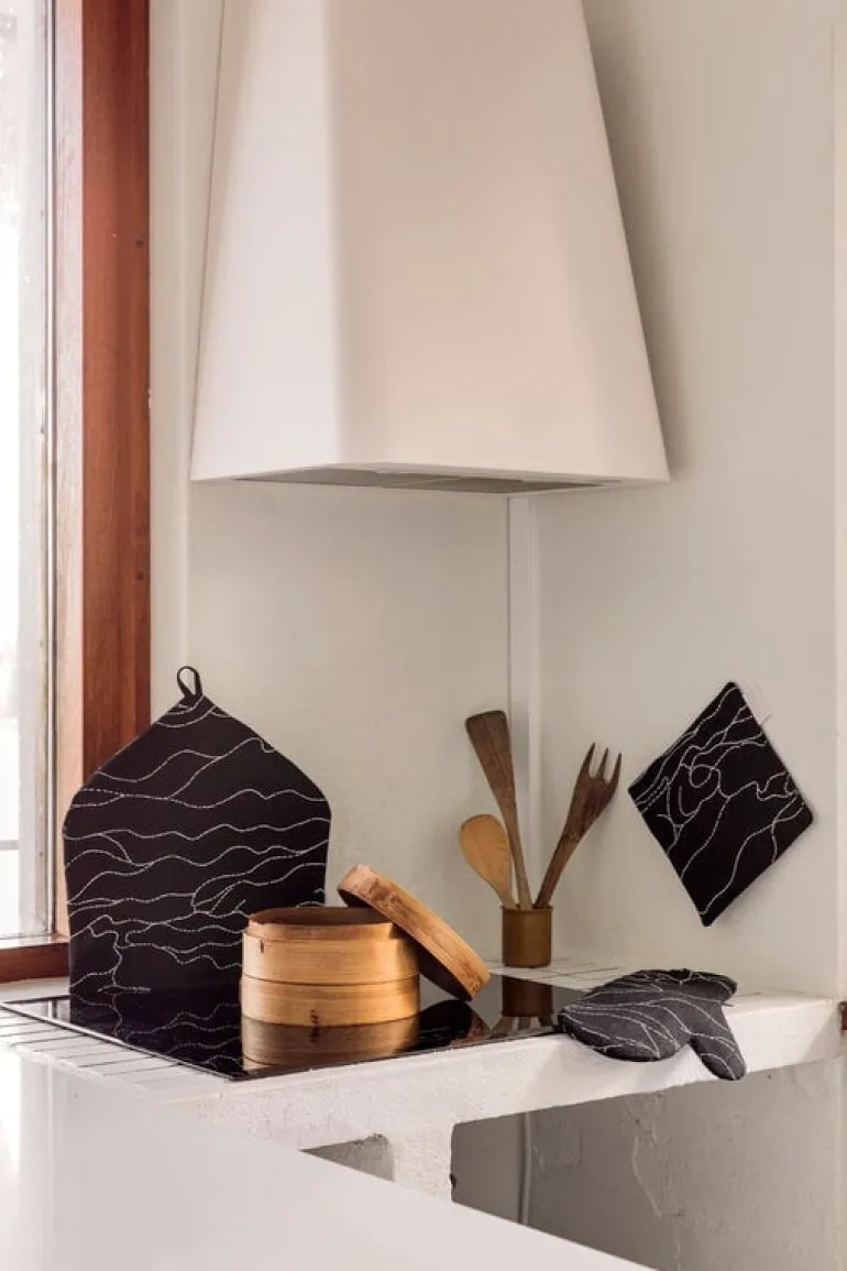 Saana ja Olli Grytlapp Rakkauden meri, svart - vit