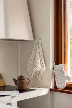 Saana ja Olli Grytlapp Rakkauden meri, vit - svart