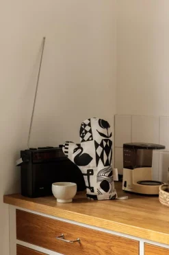 Saana ja Olli Kaukana kotoa ugnshandske, beige - svart