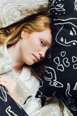 Saana ja Olli Onnenmaa kuddfodral 40 x 60 cm, beige - vit