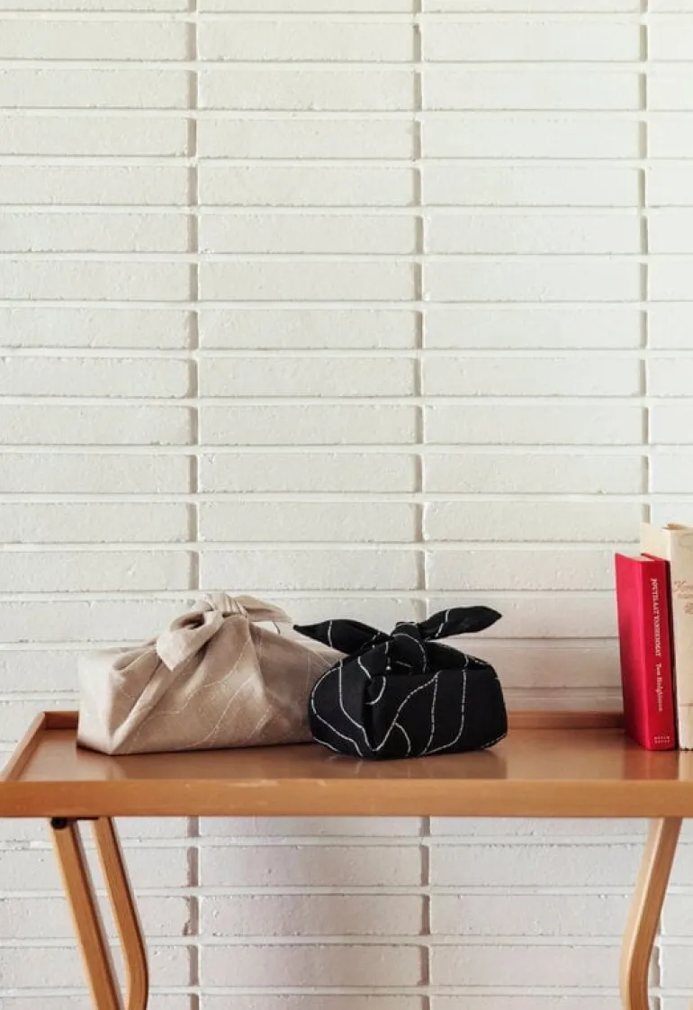 Saana ja Olli Rakkauden meri kökshandduk/placemat, svart - vit