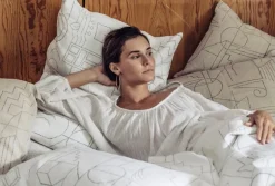 Saana ja Olli Unien talo kuddfodral, 60 x 80 cm, beige - svart