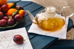 Saana ja Olli Unien talo kökshandduk/tablett, vit