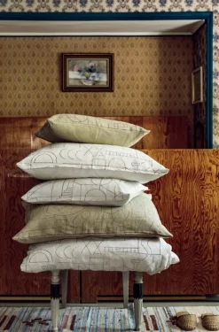 Saana ja Olli Unien talo kuddfodral 40 x 60 cm, beige - svart