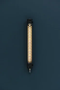 Sammode Elgar Casambi vägglampa, 1000 mm, kol - petrol