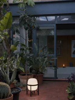 Santa & Cole Cesta Exterior bordslampa, svart