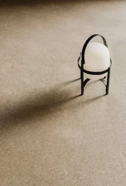 Santa & Cole Cestita Alubat bordslampa, svart