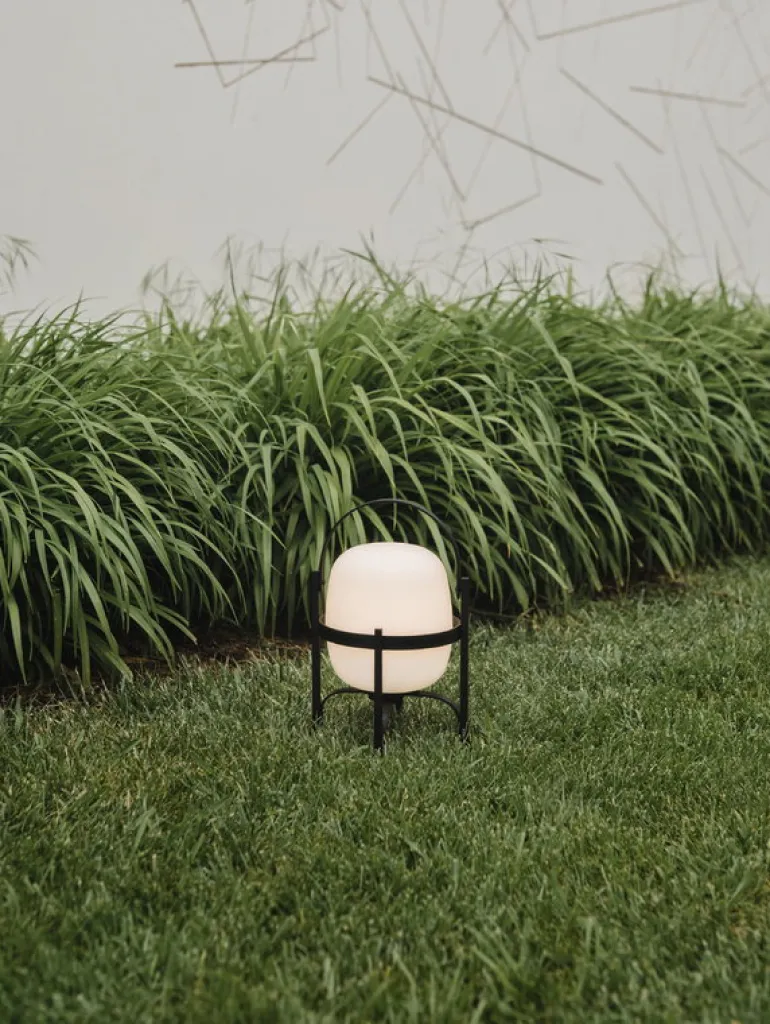 Santa & Cole Cestita Alubat bordslampa, svart