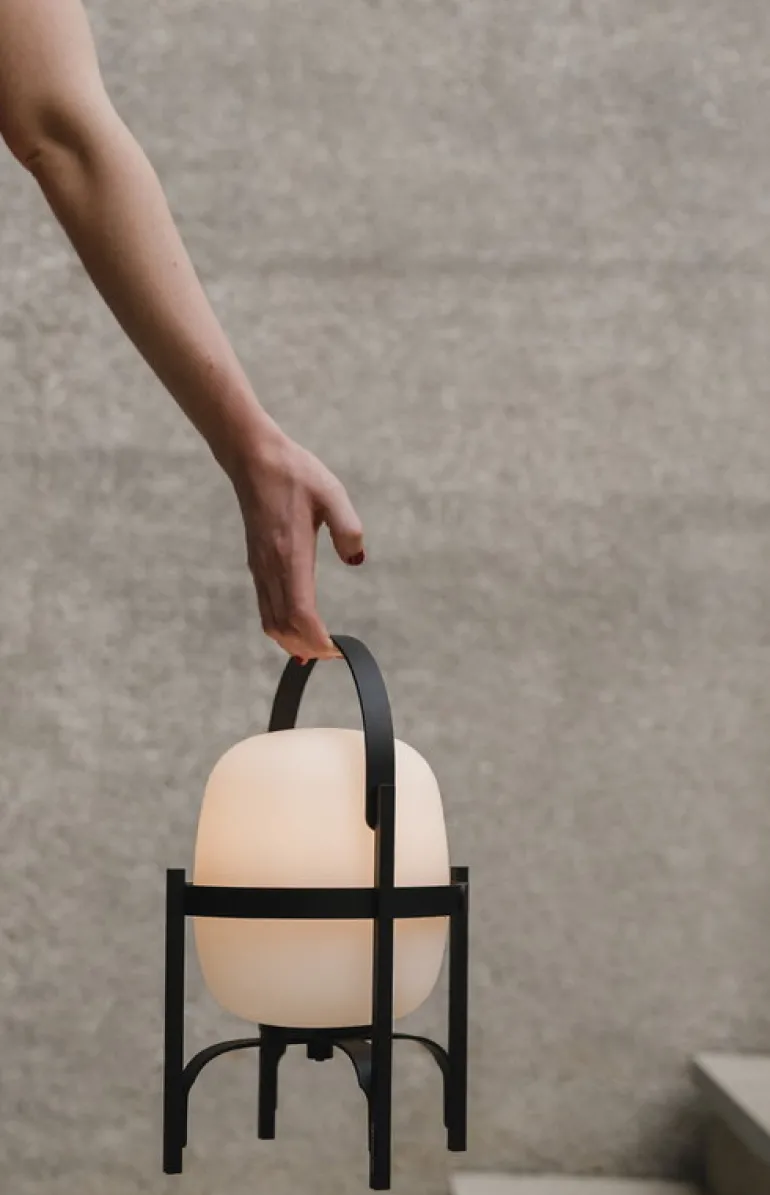 Santa & Cole Cestita Alubat bordslampa, svart