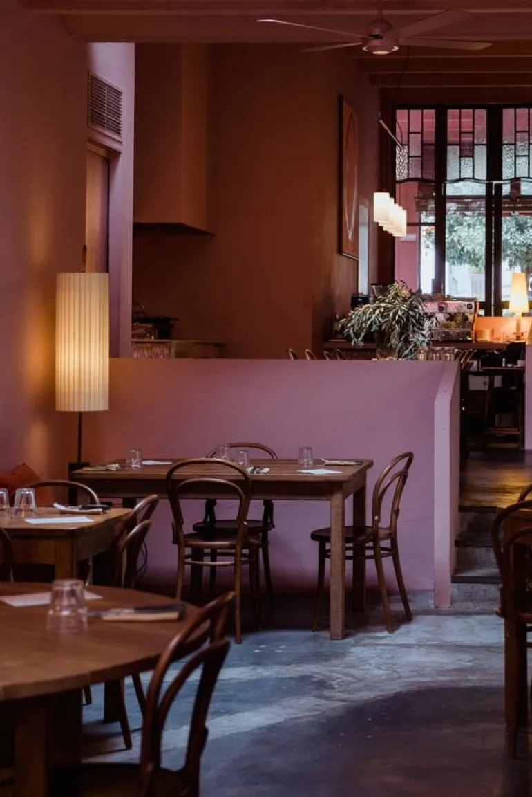 Santa & Cole Dórica golvlampa, naturvit - brons