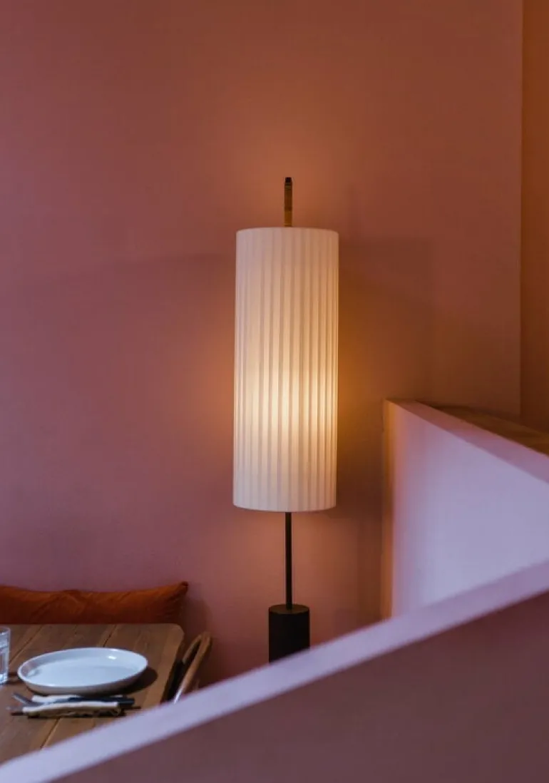 Santa & Cole Dórica golvlampa, naturvit - brons