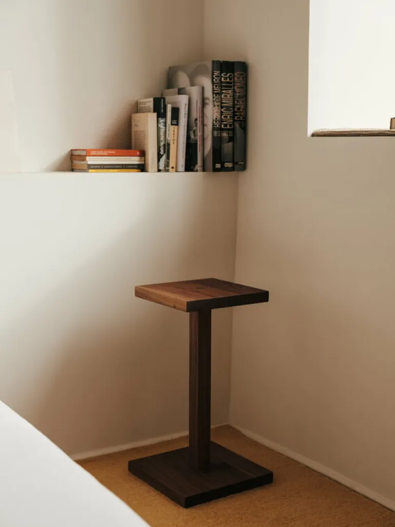 Santa & Cole Peana Molina sidobord, valnöt