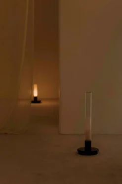 Santa & Cole Sylvestrina bärbar bordslampa, klar - svart