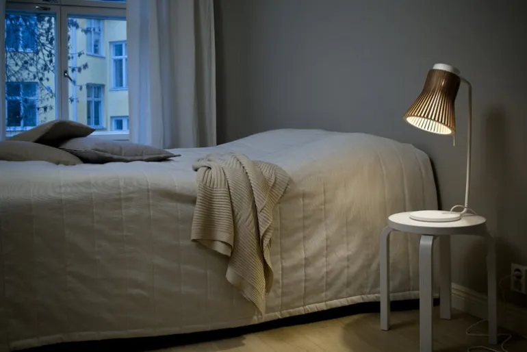 Secto Design Petite 4620 bordslampa, valnöt