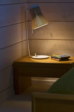 Secto Design Petite 4620 bordslampa, valnöt