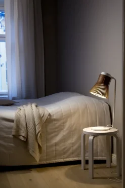 Secto Design Petite 4620 bordslampa, valnöt