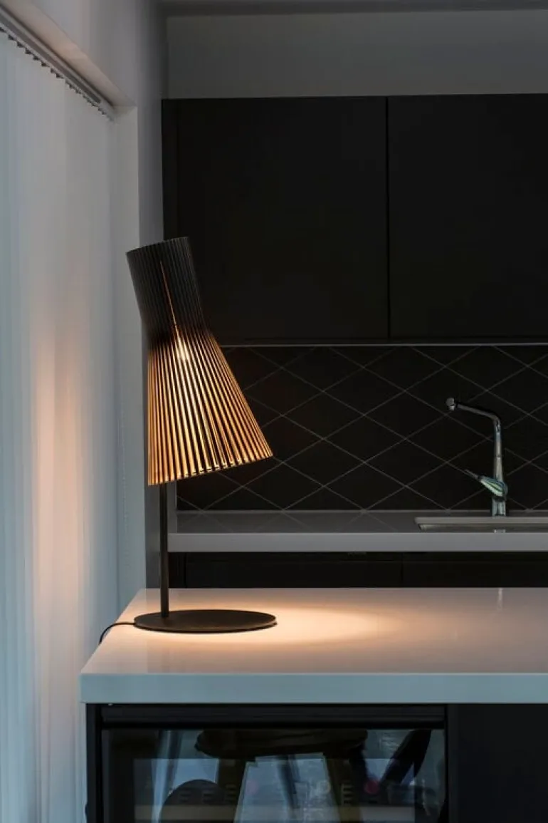 Secto Design Secto 4220 bordslampa, svart