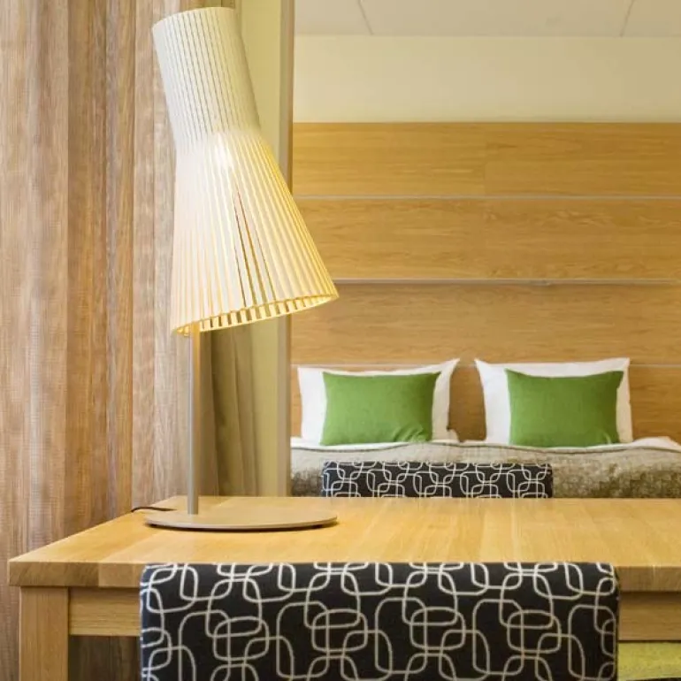 Secto Design Secto 4220 bordslampa, vit