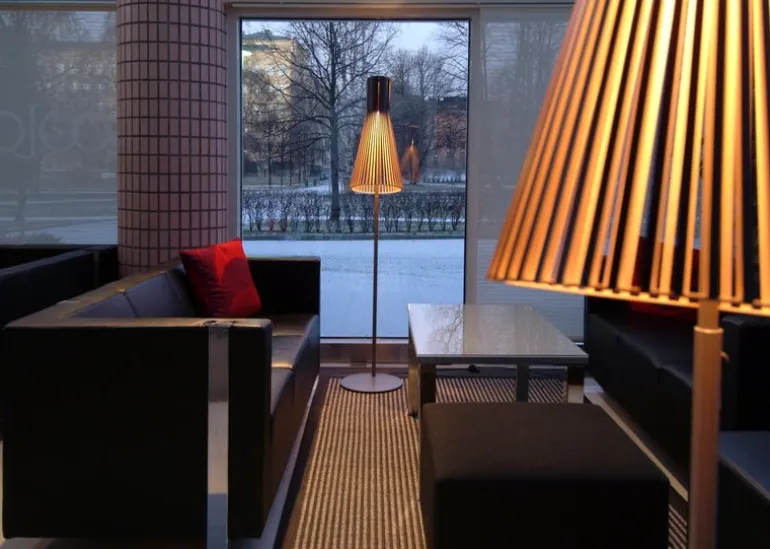 Secto Design Secto 4210 golvlampa, svart