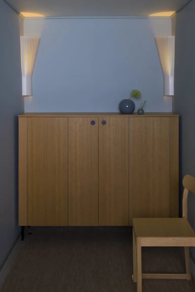 Secto Design Secto 4236 vägglampa för hörn, 60 cm, vit