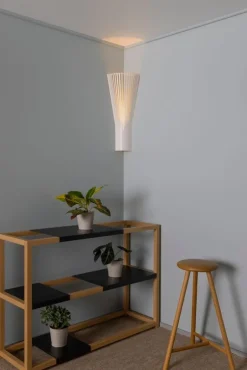 Secto Design Secto 4236 vägglampa för hörn, 60 cm, vit