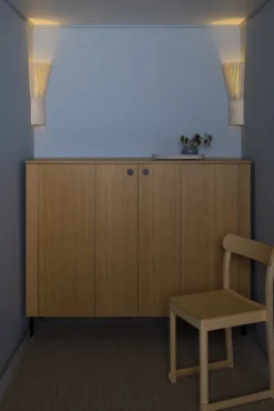 Secto Design Secto 4237 vägglampa för hörn, 45 cm, vit