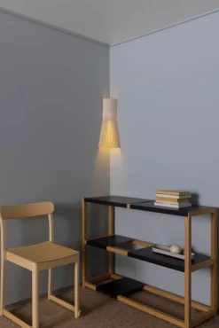 Secto Design Secto 4237 vägglampa för hörn, 45 cm, vit