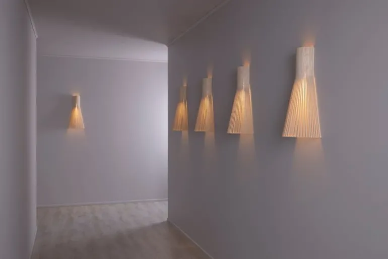 Secto Design Secto 4230 vägglampa 60 cm, väggfäste, vit