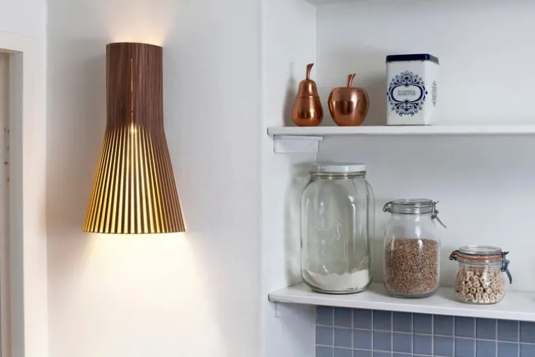 Secto Design Secto 4231 vägglampa 45 cm, valnöt