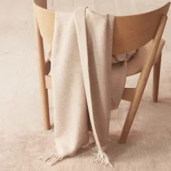 Sibast Alpackapläd, fiskbensmönstrad beige