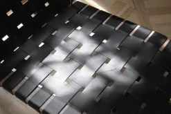 Sibast AV Egoist schäslong med kudde, valnöt - svart läder