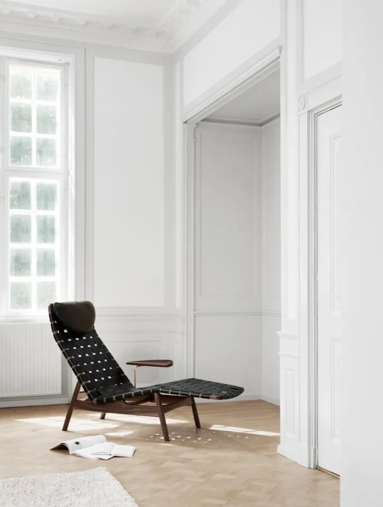 Sibast AV Egoist schäslong med kudde, valnöt - svart läder