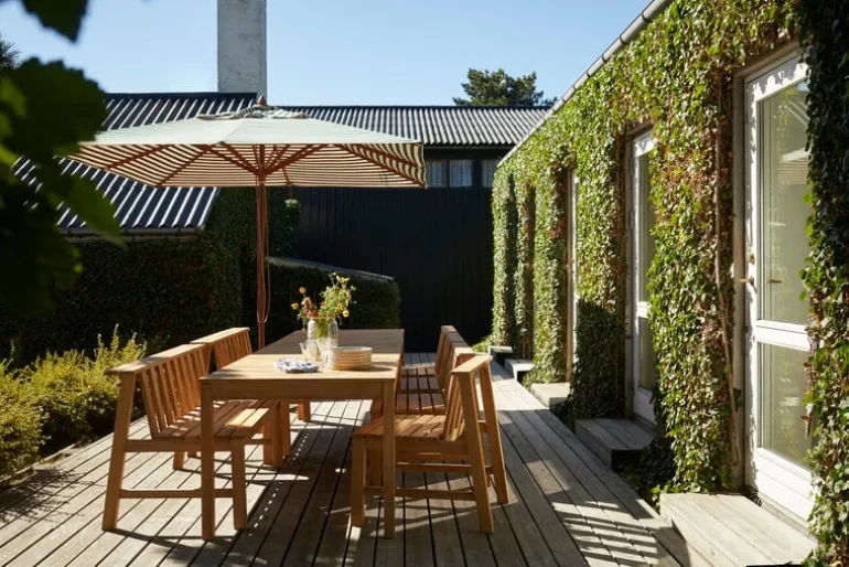 Skagerak Messina parasoll 300 x 300 cm, ljus aprikos - mörkgrön