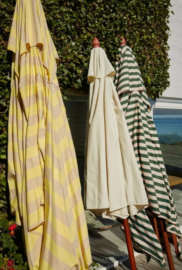 Skagerak Messina parasoll 300 x 300 cm, ljus aprikos - mörkgrön