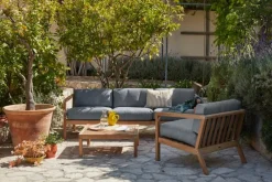 Skagerak Virkelyst tvåsitsig soffa, teak - askgrå