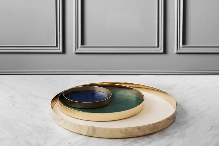 Skultuna Karui bricka, elfenbensvitt läder