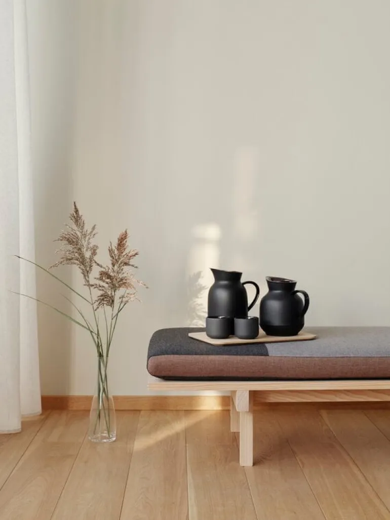 Stelton Amphora vakuumkanna för te, 1 L, mjuk svart