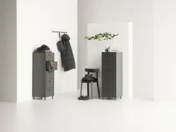 String Furniture Relief klädstång med krokar, medium, 82 cm, grå