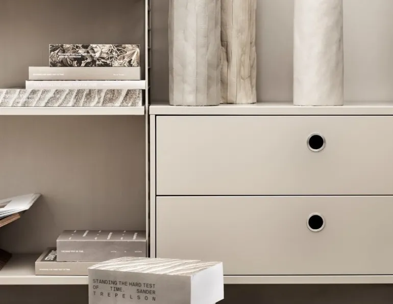 String Furniture String byrå med 2 lådor, 78 x 30 cm, beige