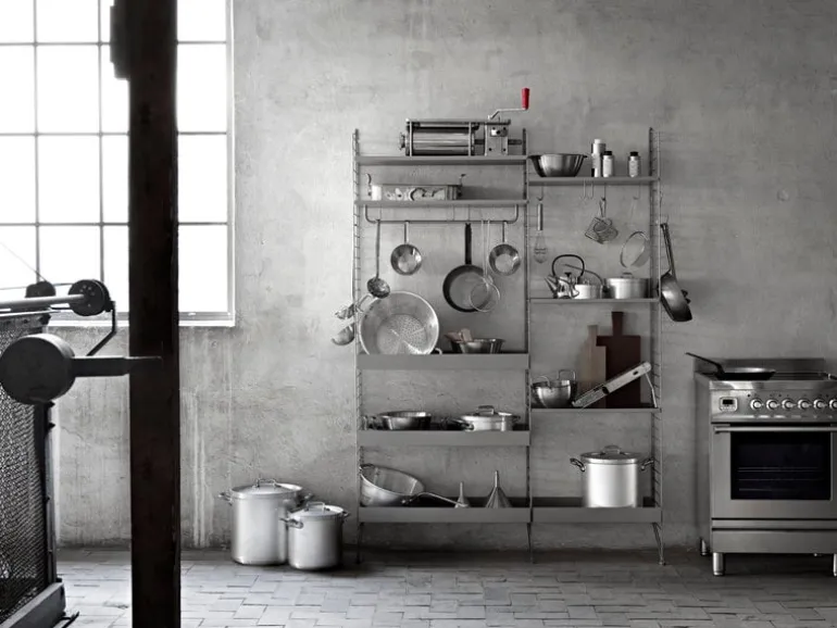 String Furniture String metallhylla, 58 x 30 cm, låg, grå