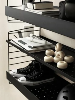 String Furniture String metallhylla, 58 x 30 cm, låg, svart