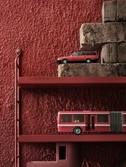 String Furniture String Pocket hylla, metall, Oxtorgsröd