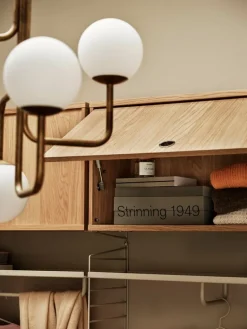 String Furniture String skåp med flipdörr, 78 x 30 cm, ek