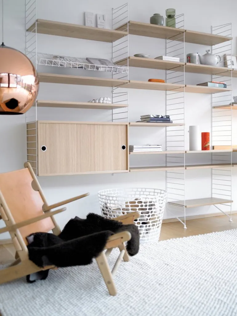 String Furniture String tidningshylla, 78 x 30 cm, vit stål