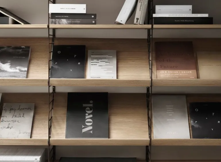 String Furniture String tidningshylla, 58 x 30 cm, ek