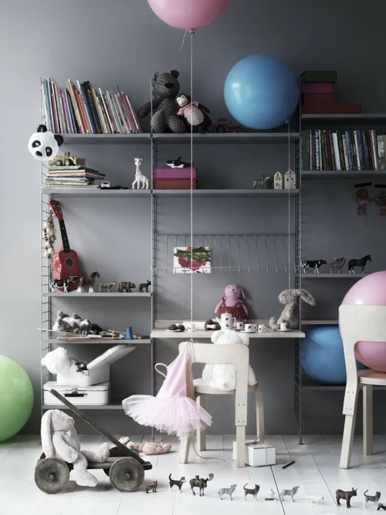 String Furniture String tidningshylla, 78 x 30 cm, grå stål